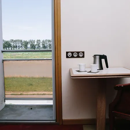 Отель Le Relais Du Roy 3*