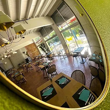 雷莱杜罗伊酒店
